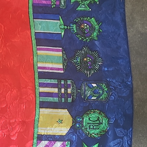 RALPH LAUREN CLASSIC CREST AND MEDALLION SCARF - Picture 4 of 5